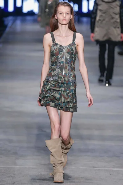 Look 19